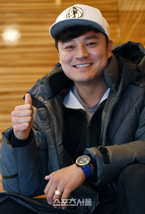 메이저리그 텍사스 레인저스 추신수가 지난 1월1일 서울 중구 롯데호텔에서 스포츠서울과 인터뷰 후 포즈를 취하고 있다.   최승섭기자 thunder@sportsseoul.com