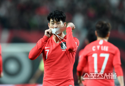 한국과 콜롬비아 축구대표팀 평가전이 26일 서울월드컵경기장에서 열렸다.   손흥민이 전반전 골을 넣은 후 환호하고 있다. 2019. 3. 26.최승섭기자 thunder@sportsseoul.com