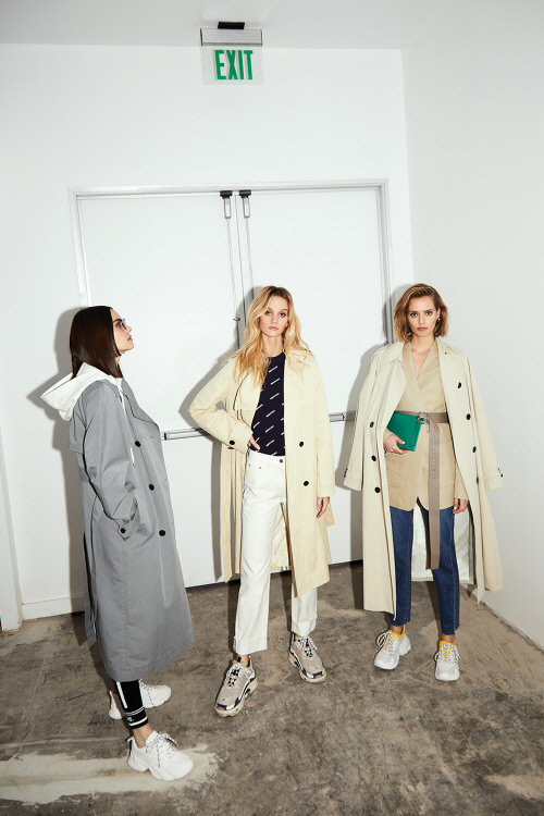 보브가 선보인 ‘트렌치코트’.