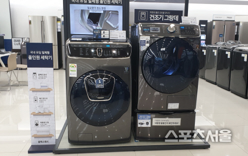 삼성디지털프라자에 전시된 삼성전자 건조기.