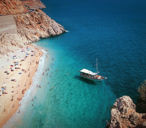 터키 안탈리아 해변이 청정 친환경 해변에 부여하는 블루프래그 인증을 획득했다.