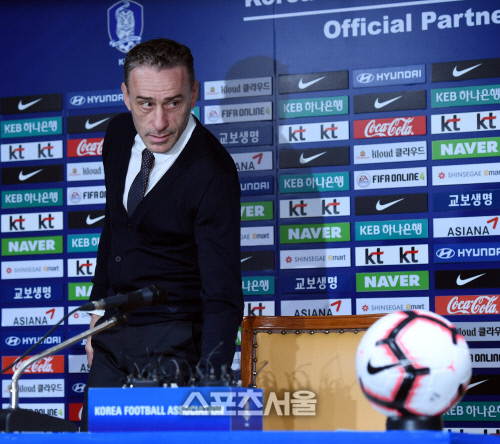 파울루 벤투 축구대표팀 감독이 지난 5월27일 서울 종로구 축구회관에서 6월 A매치 평가전 명단 발표를 위한 기자회견을 준비하고 있다. 최승섭기자 thunder@sportsseoul.com