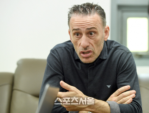 파울루 벤투 축구대표팀 감독이 스포츠서울 창간 34주년 단독 인터뷰를 하고 있다. 파주 | 최승섭기자 thunder@sportsseoul.com