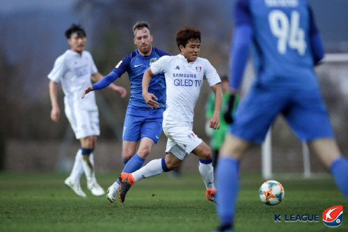 송진규(오른쪽). 제공 l 한국프로축구연맹