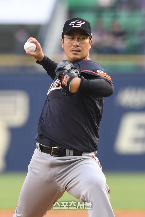 한화 장민재.10일 잠실구장에서 열린 2019 KBO리그 LG와 한화의 경기. 2019. 5. 10. 잠실 | 박진업기자 upandup@sportsseoul.com