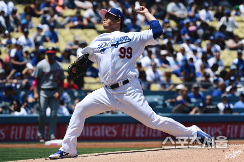 류현진이 13일(한국시간) 다저스타디움에서 열린 워싱턴과 홈경기에서 역투하고 있다. 캡처 | 다저스 트위터