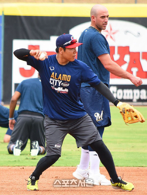 강정호가 밀워키 산하 트리플A 샌안토니오 미션스에서 수비 훈련을 하고 있는 모습. 캡처 | 조 알렉산더 트위터