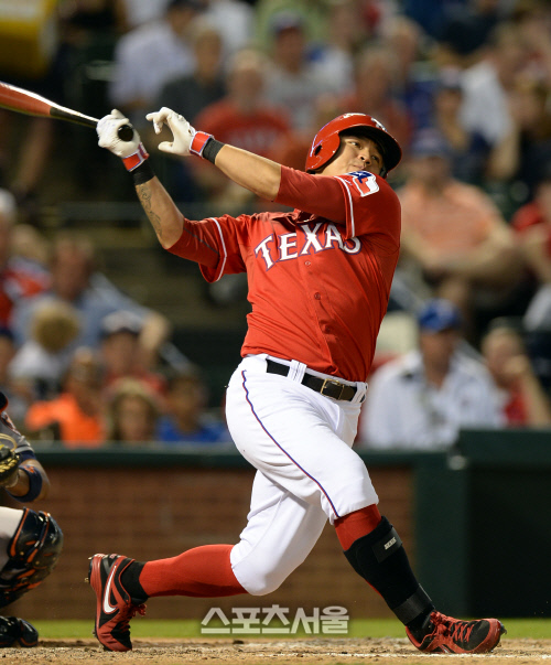13일 텍사스주 알링턴 글로브 라이프 파크에서 2014 메이저리그 텍사스와 휴스턴의 경기가 열렸다. 텍사스 추신수 2014. 4. 13.알링턴(미국 텍사스주) | 최승섭기자 thunder@sportsseoul.com취 재 일 : 2014-04-13취재기자 : 최승섭출 처 : 스포츠서울