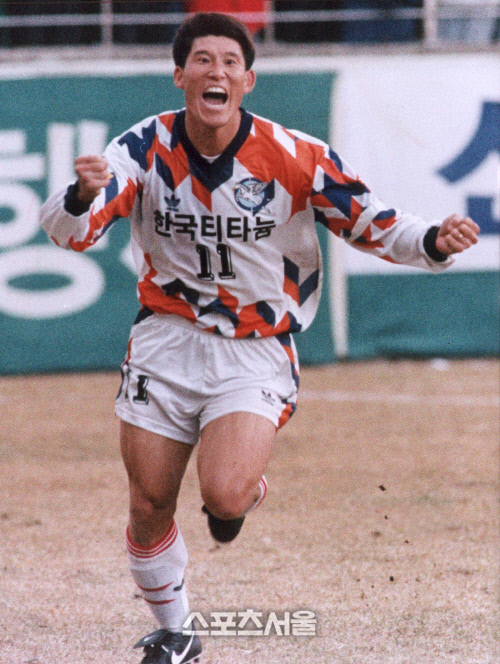 일화 시절 그라운드를 뛰어다니던 고정운 (스포츠서울DB)