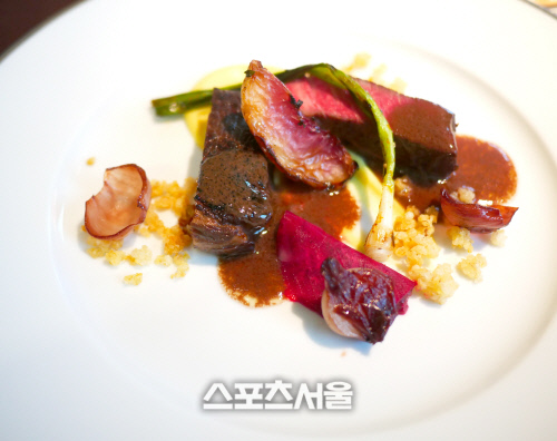 하얏트호텔 더 굿 테이스트 시리즈 우승작 포트와인 된장소스 스테이크(핫디시)