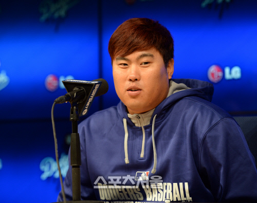 류현진이 경기 후 기자들의 질문에 답하고 있다. 최승섭기자 thunder@sportsseoul.com