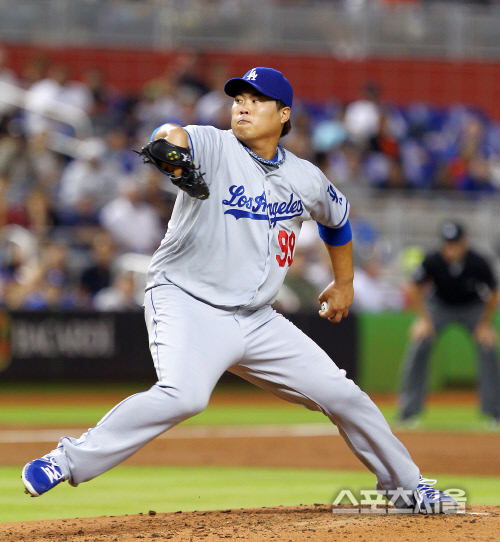 20일 오전(한국시간) 미국 플로리다 마이애미 말린스 파크에서 열린 마이애미 말린스와 LA 다저스의 경기에서 다저스가 2-6으로 패했다. 선발로 나선 류현진이 역투를 하고 있다. 마이애미(미 플로리다주)/스포츠서울DB