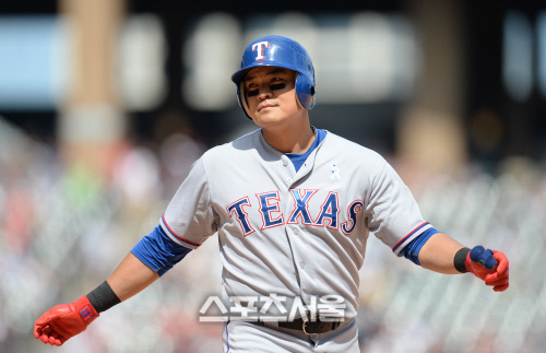 텍사스 추신수가 22일(한국시간) 미국 시카고 US 셀룰러필드에서 열린 2015 메이저리그 시카고 화이트삭스와의 원정경기에서 7회초 1사 좌익수 라인드라이브 아웃을 당한 후 아쉬워하고 있다. 시카고 (미 일리노이주) | 최승섭기자 thunder@sportsseoul.com