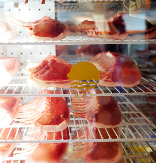숙성도 점포 내 냉장 숙성실이 있다.