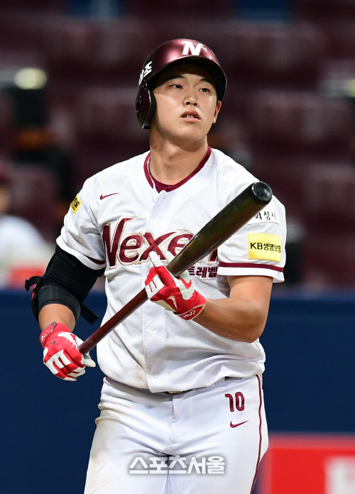 2017 KBO리그 넥센 히어로즈와 SK 와이번스의 경기가 30일 고척스카이돔에서 열렸다.넥센 김웅빈2017. 8. 30취 재 일 : 2017-08-30취재기자 : 최승섭출  처 : 스포츠서울