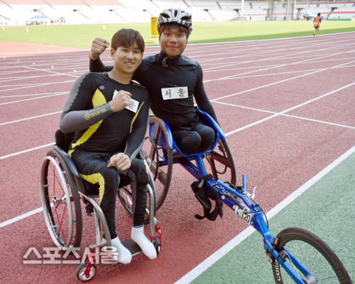 휠체어육상 김정범(오른쪽)과 이종구 선수. 잠실|배우근기자 kenny@sportsseoul.com
