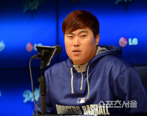 LA 다저스 선발투수 류현진이 2014년 4월 23일 경기 후 기자들의 질문에 답하고 있다.로스앤젤레스 (미 캘리포니아주) | 최승섭기자 thunder@sportsseoul.com