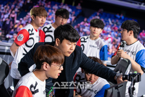 한국이 오버워치 월드컵 준결승에서 홈팀 미국에 패하며 4년 연속 우승에 실패했다.  제공 | 블리자드