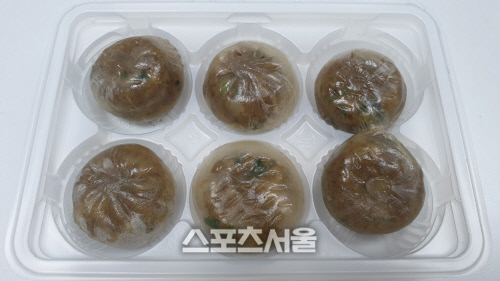 세븐일레븐의 ‘언리미트 만두-갈비맛’ 사진 | 권오철 기자