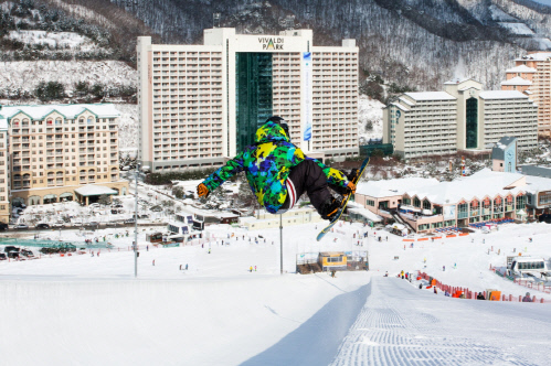 스키 시즌이 개막했다. 겨울이 즐거워졌다. 사진은 홍천 비발디파크