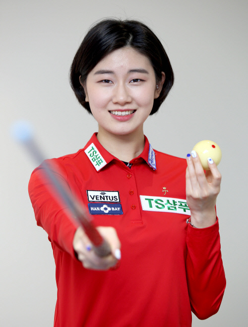 이미래가 27일 서울 강남구에 있는 PBA스퀘어에서 스포츠서울과 인터뷰한 뒤 포즈를 하고 있다. 제공 | 프로당구협회(PBA)