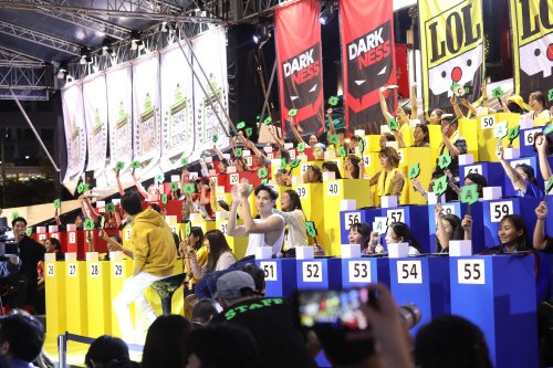 ‘Game of Toons’ 참가자들이 정답을 외치고 있는 모습.  제공 | 네이버