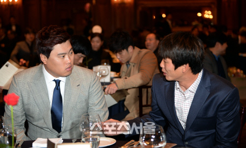 류현진과 김광현이 이야기를 나누고 있다. 최승섭기자 thunder@sportsseoul.com