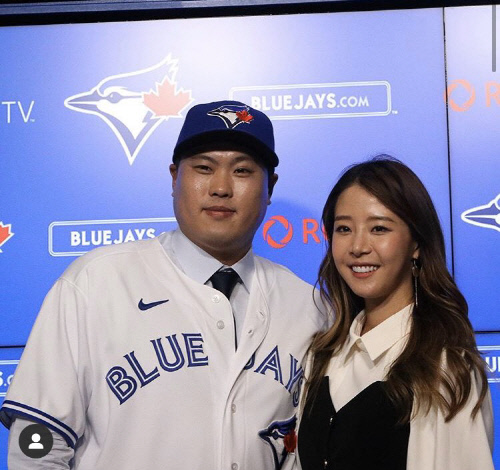 류현진과 아내 배지현. 사진 | 토론토 공식 SNS