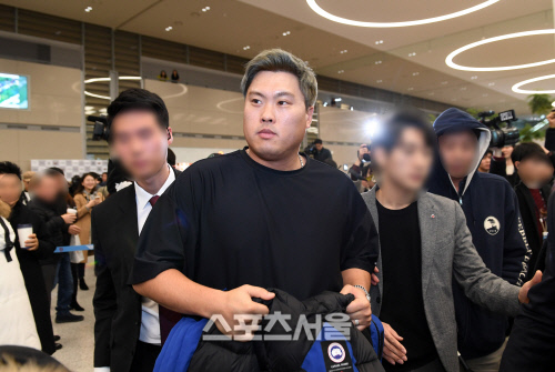 류현진. 인천국제공항 | 박진업기자 upandup@sportsseoul.com