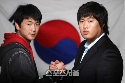 한국 야구계에 떠오르는 태양으로 각광받던 2008년 김광현(왼쪽)과 류현진. 박진업기자 upandup@sportsseoul.com