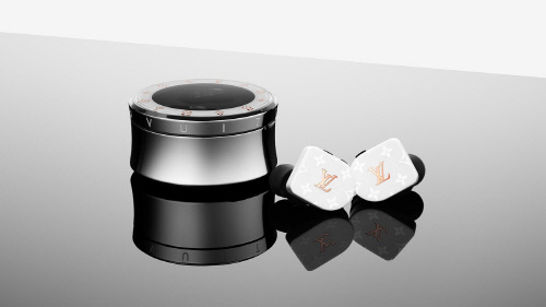 134만원이라는 고가에 출시된 루이비통 호라이즌 이어폰.  출처 | 루이비통