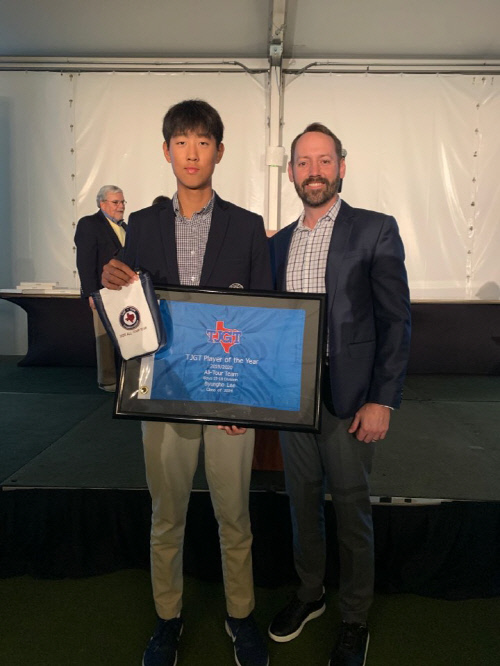 이병호(왼쪽)가 TJGT 커미셔너와 포즈를 취하고 있다. 사진제공 | 세마스포츠