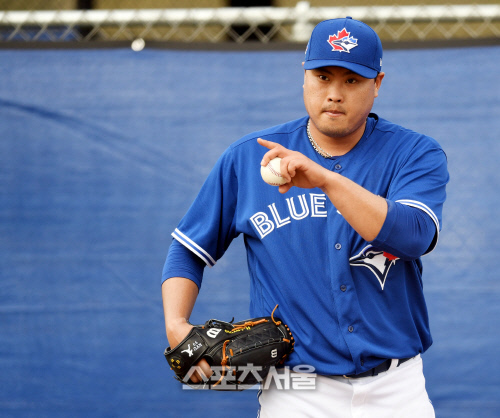 토론토 블루제이스 류현진이 14일(한국시간) 플로리다 더니든 바비 매틱 트레이닝 센터에서 열린 스프링캠프에 참가해 불펜 피칭을 하고 있다. 더니든(미 플로리다주) 최승섭기자 | thunder@sportsseoul.com