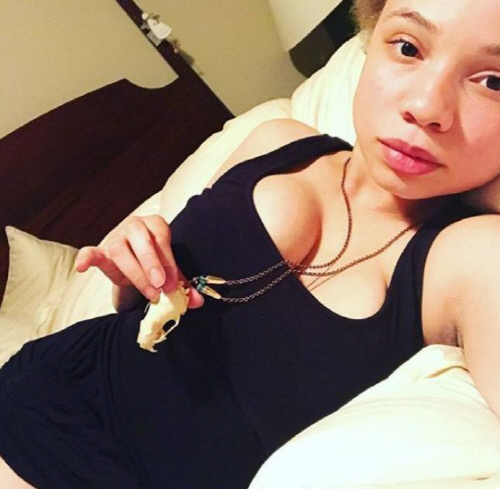 영화감독 스티븐 스필버그의 양녀 미카엘라 출처|미카엘라 개인SNS