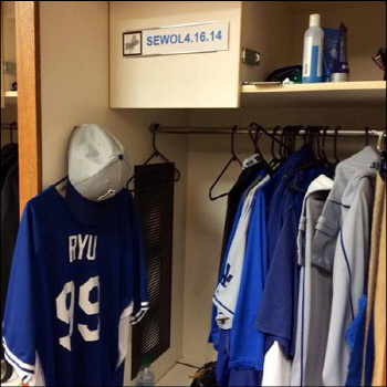 류현진이 자신의 라커룸에 세월호 희생자 추모 문구를 걸었다. 출처 | LA 다저스 SNS