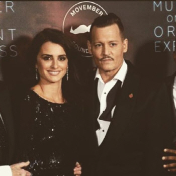 할리우드 배우 페넬로페 크루즈(왼)와 조니 뎁.출처|페넬로페 개인 SNS 캡처