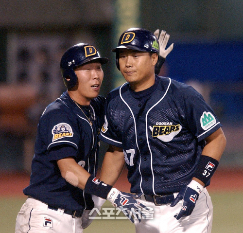 작전 수행하기 좋고 클러치 능력도 있어 ‘강한 2번타자’의 원조격인 장원진(오른쪽)도 빼어난 2번타자로 각인 돼 있다. 강영조기자 kanjo@sportsseoul.com
