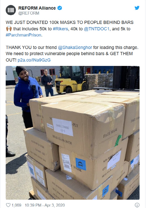 지난 3일 ‘리폼’ 연합이 교도소에 마스크를 기부하는 장면을 공식 SNS에 게재했다. 출처|‘리폼’공식 SNS