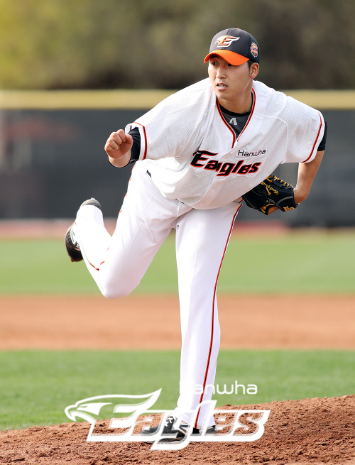 10일 오전 피오리아 스포츠 컴플렉스에서 김민우가 라이브 피칭을 하고있다. 제공 | 한화