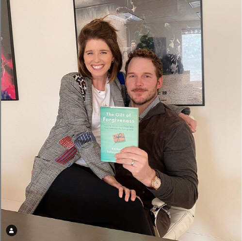 크리스 프랫(오른쪽)과 그의 아내 캐서린 슈왈제네거. 출처|크리스프랫 SNS