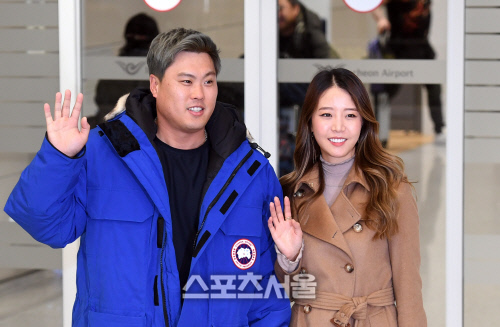 메이저리그 토론토 블루제이스로 이적한 류현진(왼쪽)과 아내 배지현 전 아나운서. 박진업기자 upandup@sportsseoul.com