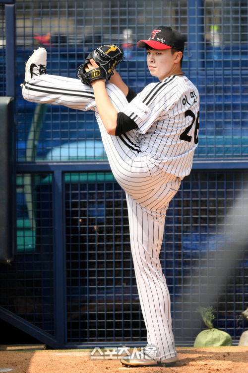 LG 투수 이민호가 잠실구장에서 불펜 피칭을 하고 있다. 최승섭기자 thunder@sportsseoul.com