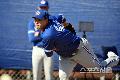 토론토 블루제이스 류현진이 지난 2월 17일(한국시간) 플로리다 더니든 바비 매틱 트레이닝 센터에서 열린 스프링캠프에 참가해 불펜 피칭을 하고 있다. 더니든 | 최승섭기자 thunder@sportsseoul.com
