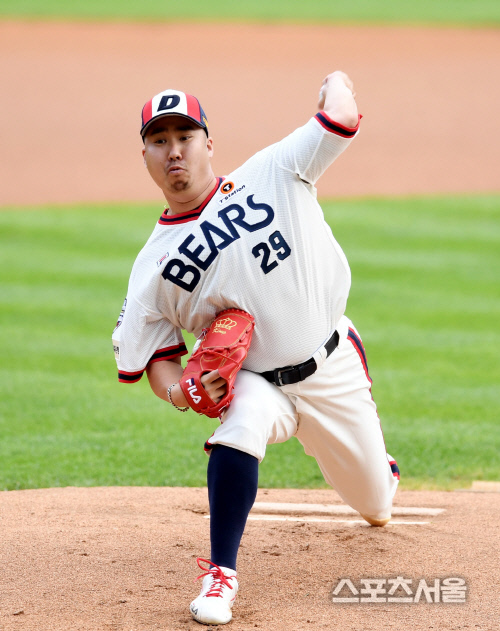 2020 KBO리그 두산 베어스와 한화 이글스의 경기가 5일 잠실야구장에서 열렸다. 두산 선발투수 유희관이 역투하고 있다. 2020. 7. 5.잠실 | 최승섭기자 thunder@sportsseoul.com