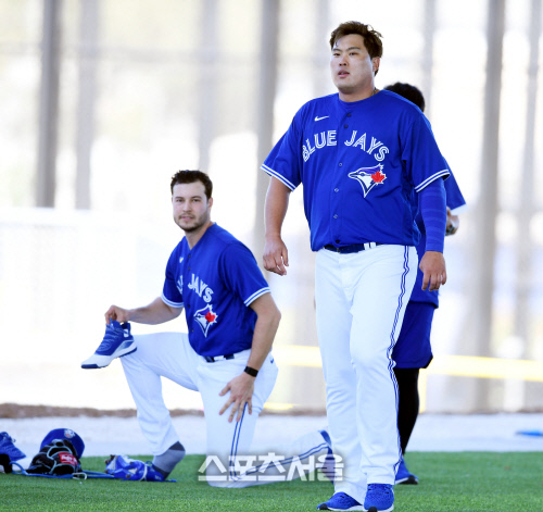 토론토 블루제이스 류현진이 16일(한국시간) 플로리다 더니든 바비 매틱 트레이닝 센터에서 열린 스프링캠프에 참가해 훈련을 마친 후 이동하고 있다. 2020. 2.16.  최승섭기자 thunder@sportsseoul.com