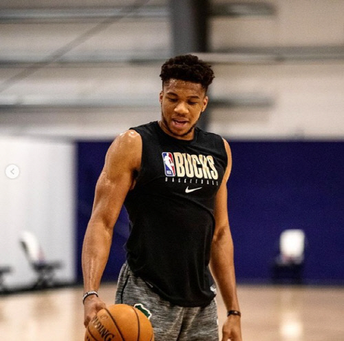 농구선수 야니스 아데토쿤보. 출처|야니스 아데토쿤보 SNS