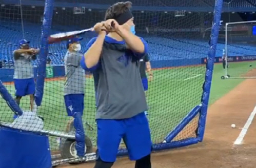 타석에 선 류현진. 제공 | 토론토 구단 SNS