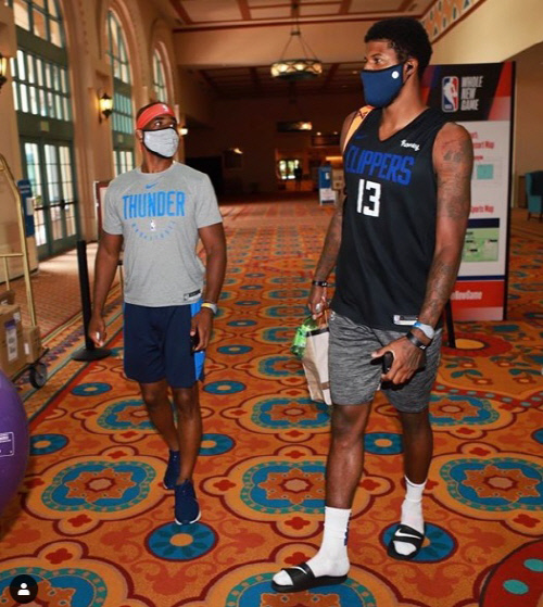 농구선수 크리스 폴(왼쪽), 폴 조지. 출처|NBA 홈페이지