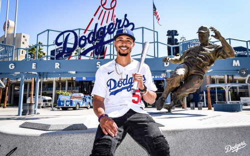 LA 다저스와 대형 계약을 체결한 무키 베츠 | LA 다저스 공식 트위터 캡처.