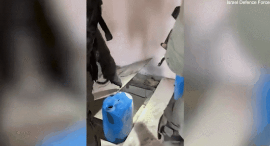 이스라엘군이 3일 공개한 사원 아래 지하터널 입구